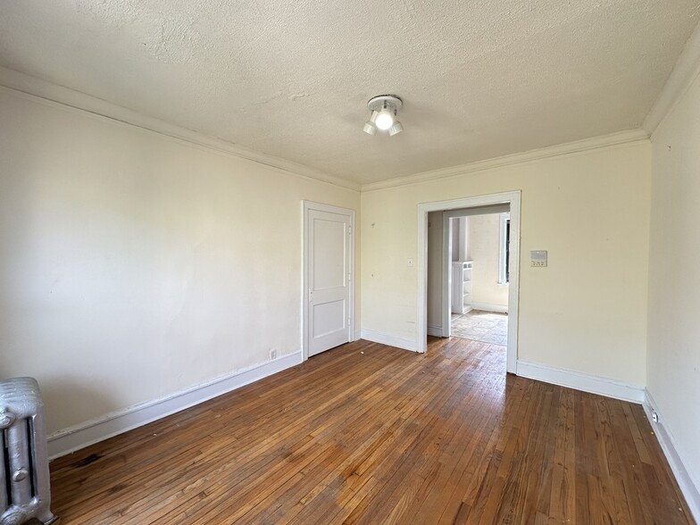 Building Photo - 2332 N Spaulding Ave