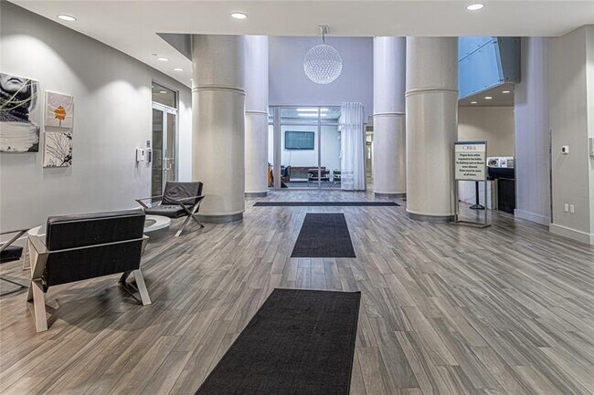 Building Photo - 1750 N Bayshore Dr