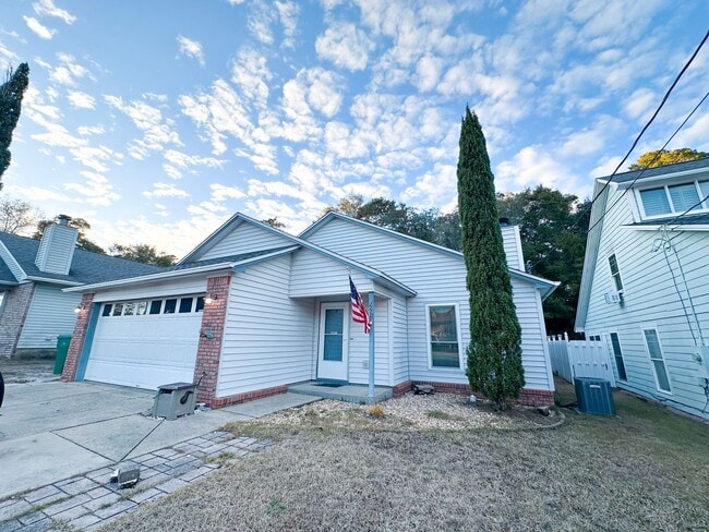 Building Photo - No HOA 3 bedroom home with whole house generator!