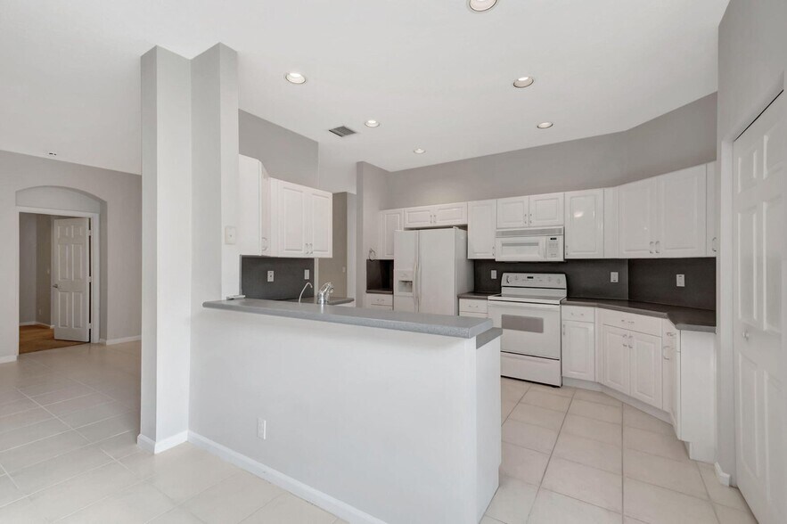 Building Photo - 5916 Seashell Ter