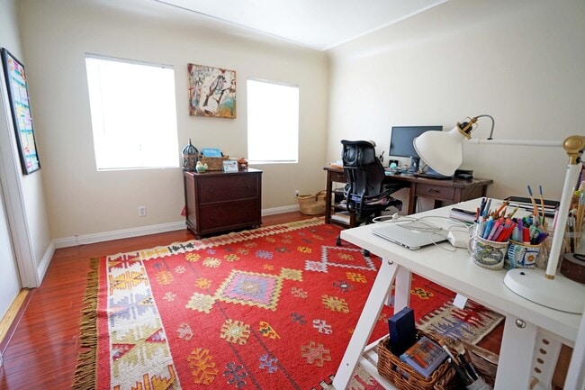 Building Photo - 1206 Valencia Way