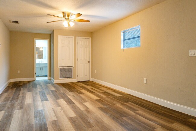 Building Photo - 129 W Church St