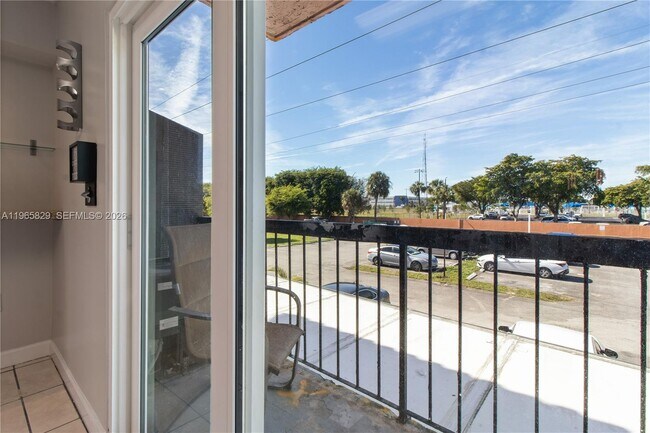 Building Photo - 2162 W 60th St