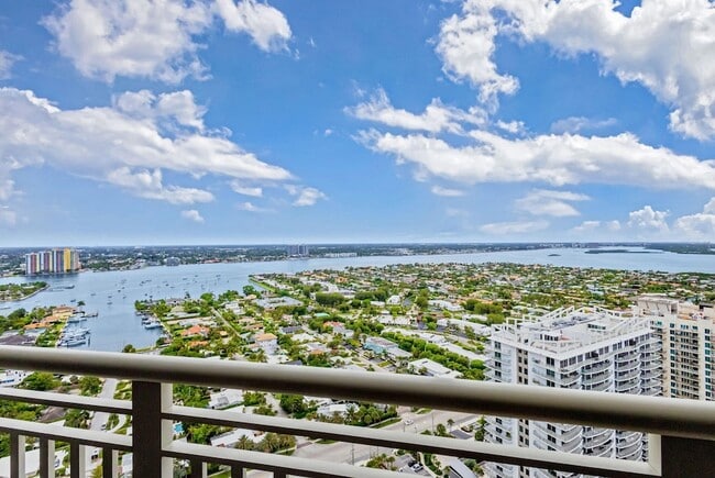 Building Photo - 3000 N Ocean Dr