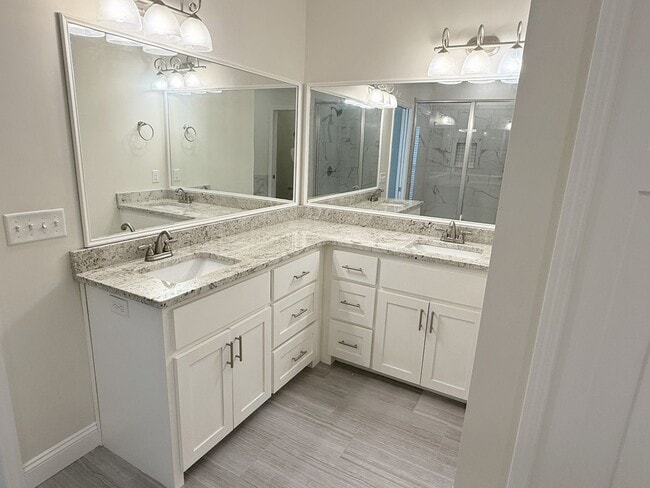 Building Photo - Stylish 4-Bedroom Home with Screened Porch...