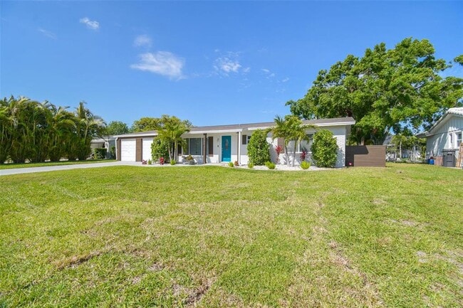 Building Photo - 3922 Fontainebleau Dr