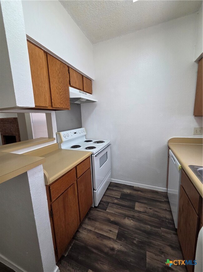 Building Photo - 2411 W Slaughter Ln