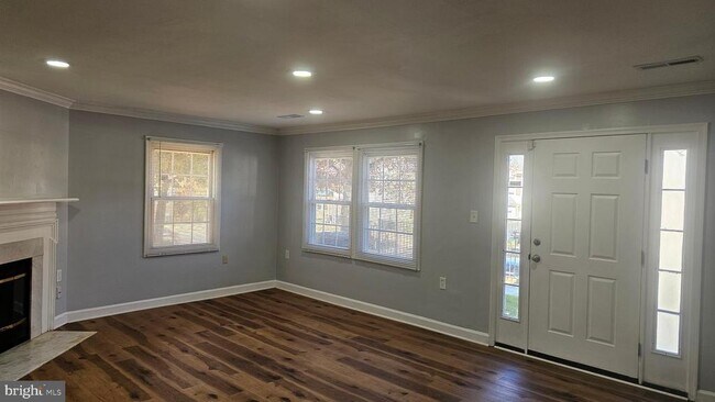 Building Photo - 12131 Salemtown Dr