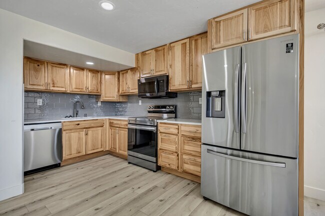 Building Photo - 8913 N Pine Hollow Dr