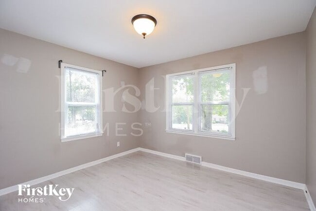 Building Photo - 5007 Halsey St