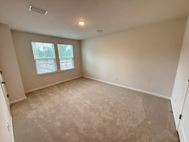 Building Photo - 3 Bedroom 2.5 Bathroom Townhouse in Windward Village - Summerville