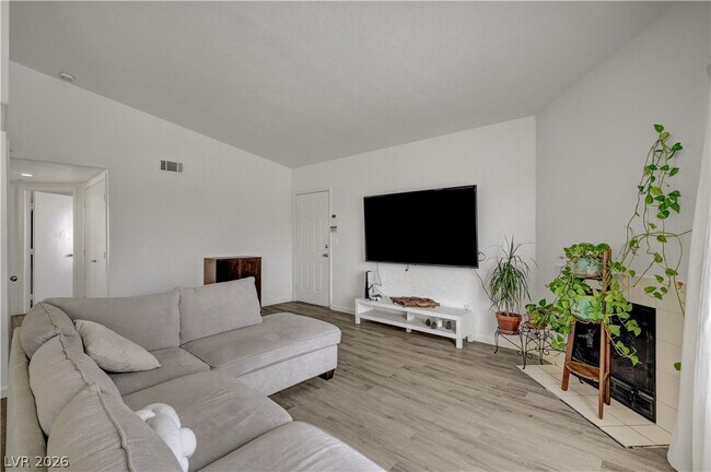 Building Photo - 8450 Alta Dr