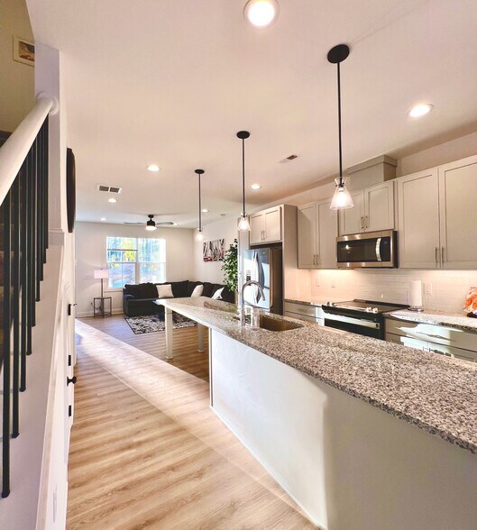 Building Photo - Room in Townhome on Brushfoot Wy