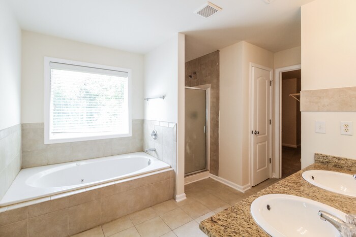 Building Photo - 3951 Lucas Ln