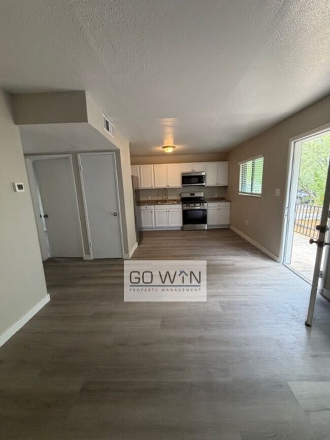 Building Photo - 1537 W Pierce St