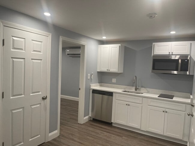 Building Photo - 129 Pleasant St