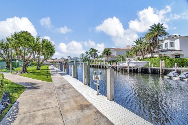 Building Photo - 4740 S Ocean Blvd