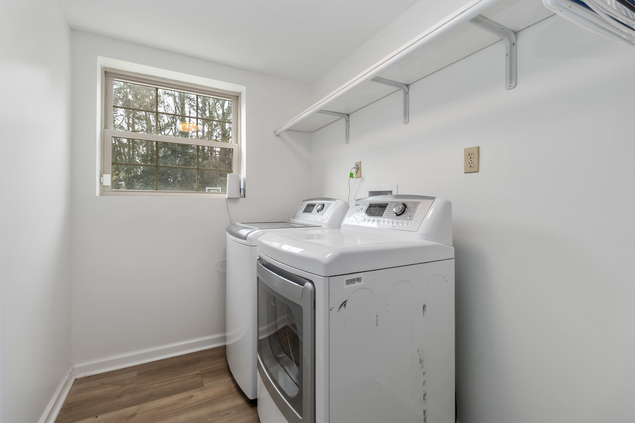 Building Photo - 405 Hillcrest Dr