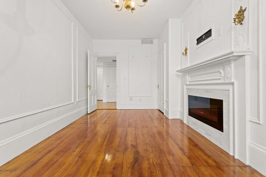 Building Photo - 127 Beacon St