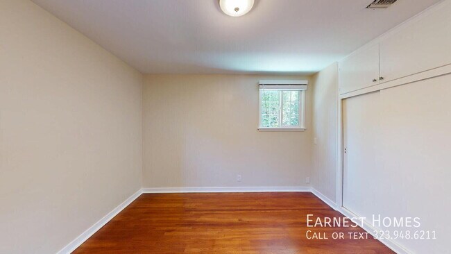 Building Photo - 15031 Hartland St
