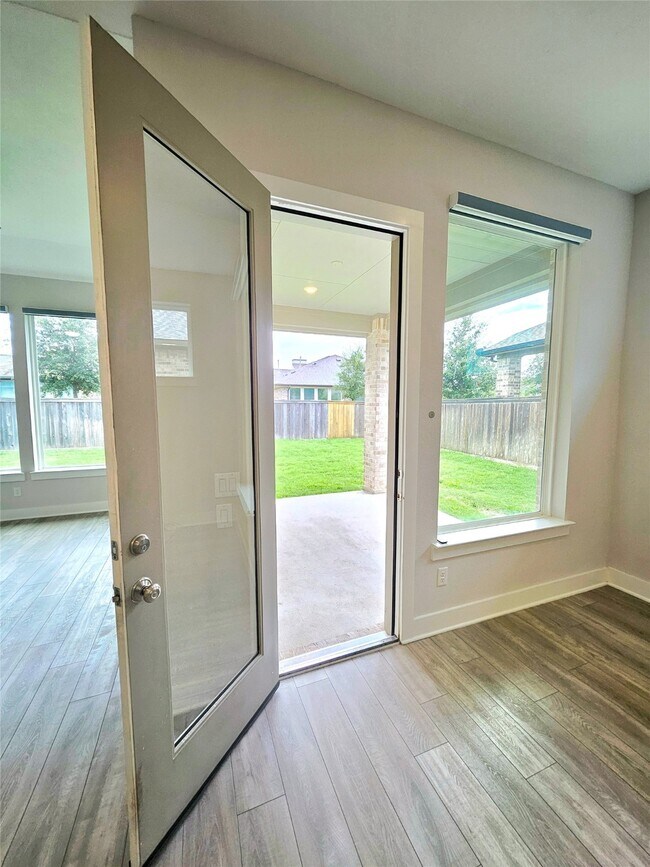 Building Photo - 15822 Pilot Knob Dr