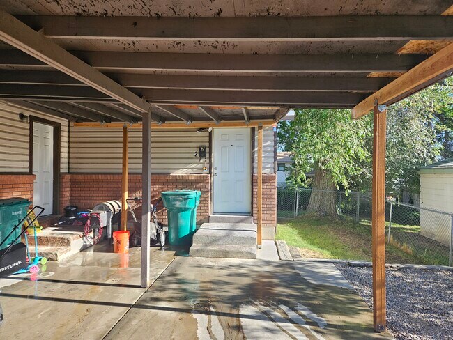 Building Photo - Roy Apartments