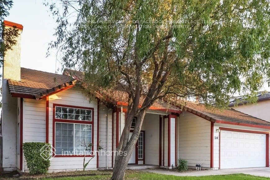 Building Photo - 710 E Jonquil Dr