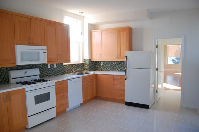 Building Photo - 2733 N Mozart St