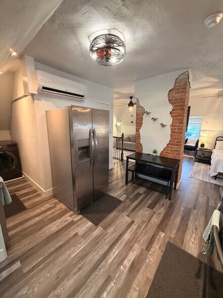 Apt 3 Studio - 664 New Castle Road