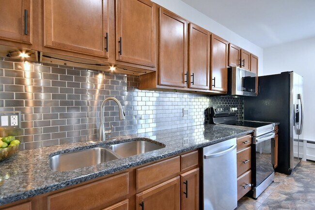 Building Photo - 1301 W Touhy Ave