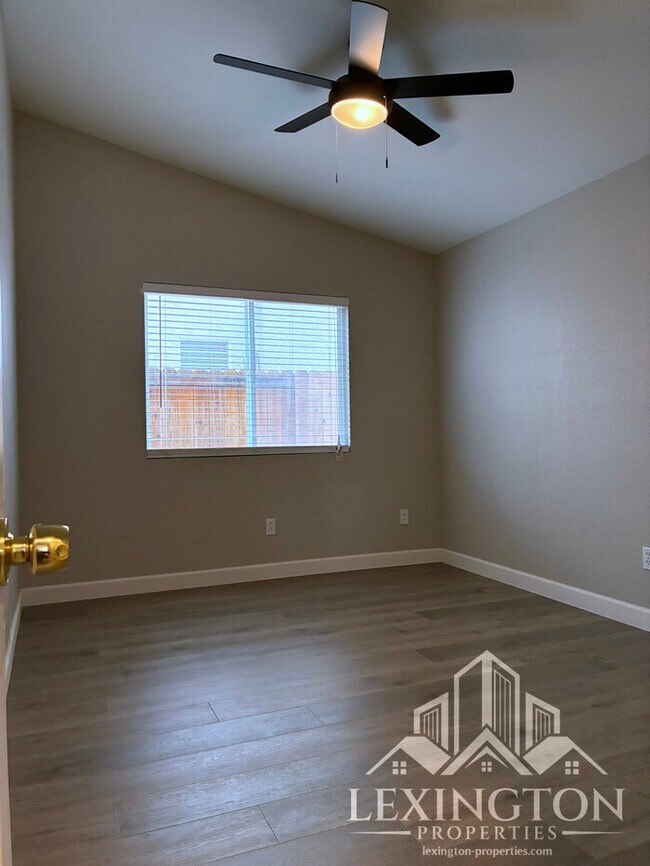 Building Photo - Updated 3 Bedroom, 2 Bathroom, Single-Story Home in Antelope!