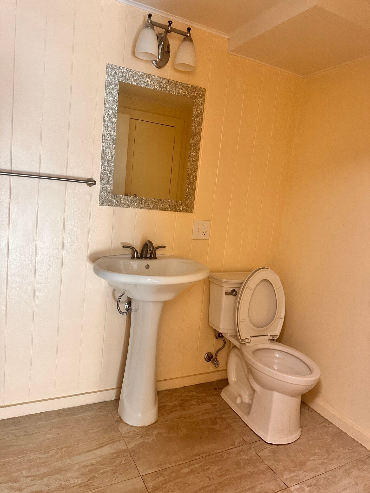 Bathroom - 1910 Naio St