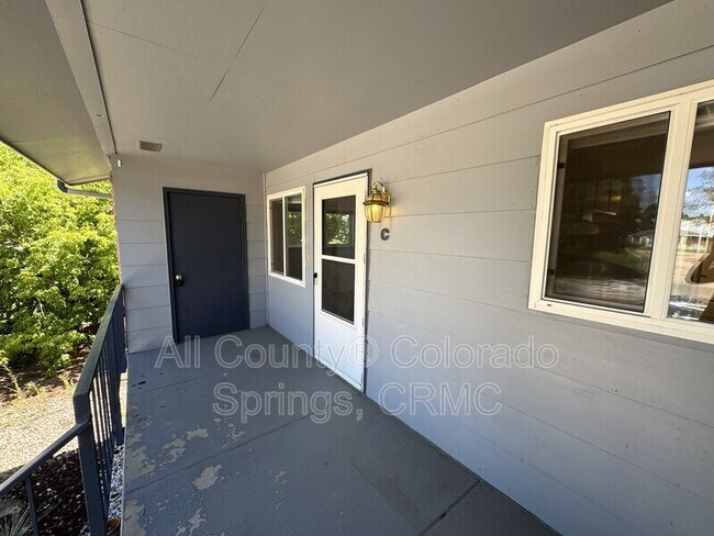 Building Photo - 1129 Cree Dr