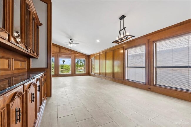 Building Photo - 29 Rio Grande Dr
