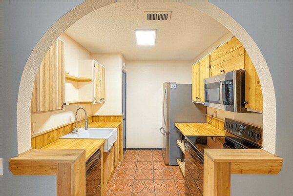 Building Photo - 23431 Prairie Bird Dr