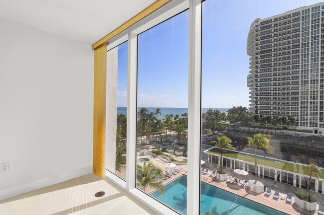 Building Photo - 10275 Collins Ave