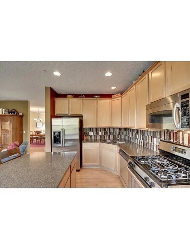 Building Photo - 15524 Lilac Dr