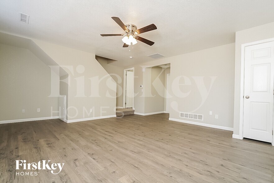 Building Photo - 61 Meadowlark Cir