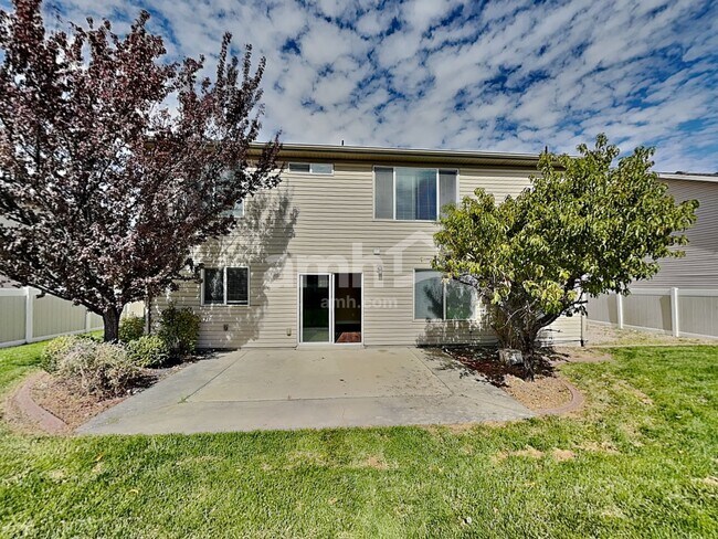 Building Photo - 865 Southhampton Dr