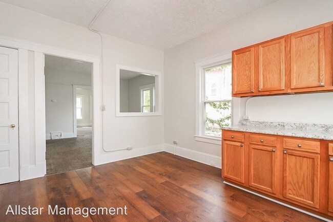 Building Photo - 2810 Woodbridge Ave