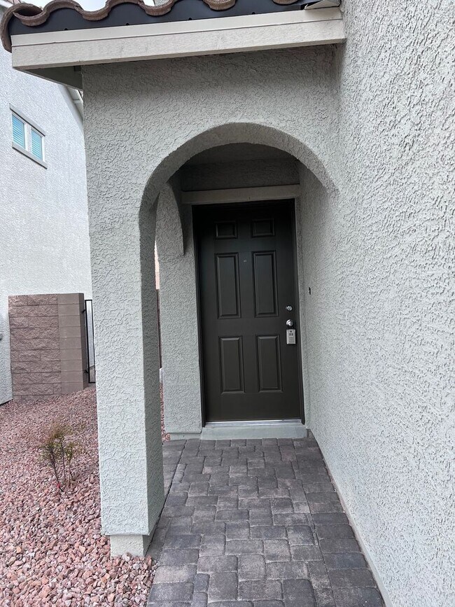 Building Photo - CASA BELLA COMMUNITY 3 BEDROOM 2.5 BATH LO...