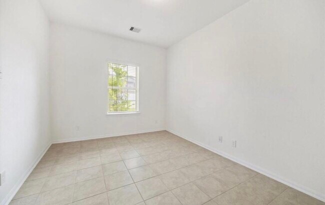 Building Photo - 8711 Willet St