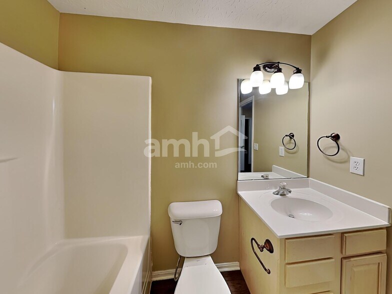 Building Photo - 2058 River Birch Dr