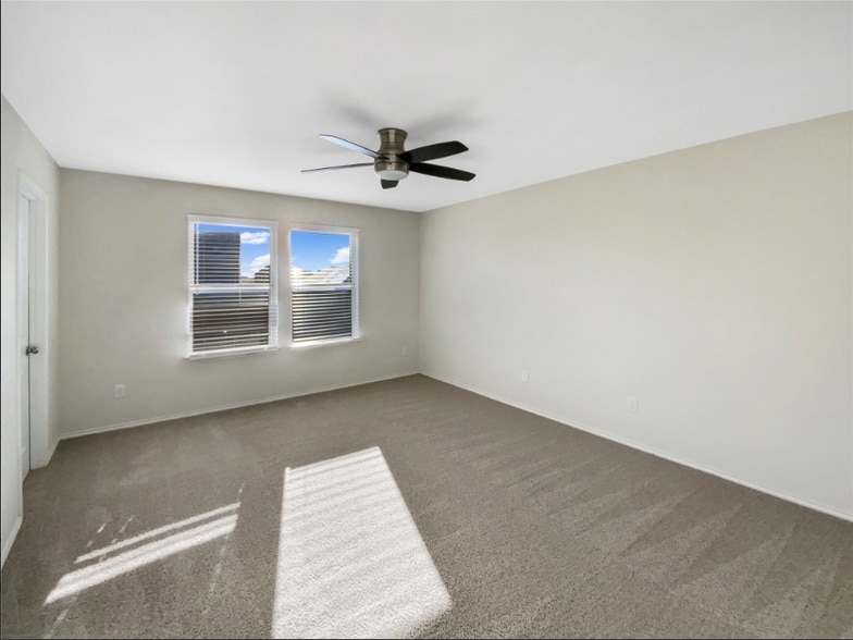 Building Photo - 325 Bedford Falls Ln