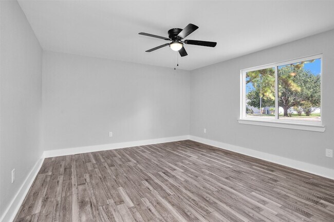 Building Photo - 101 April Point Pl