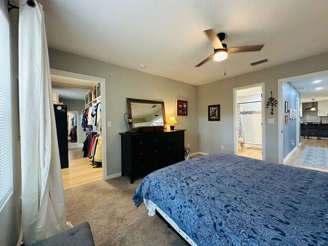 Building Photo - Spacious 6-Bedroom Rental in Spanish Point...