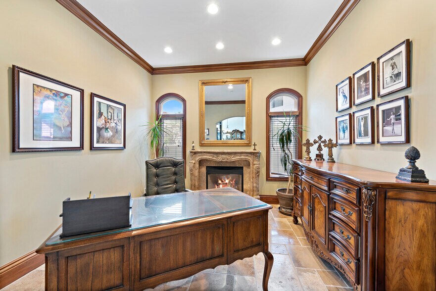 Building Photo - 3811 Vista Blanca