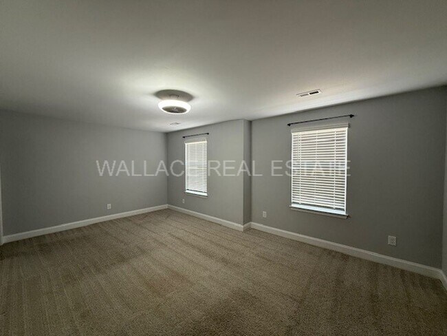 Building Photo - BEAUTIFUL 4 BEDROOM HOUSE IN LENOIR CITY!!!