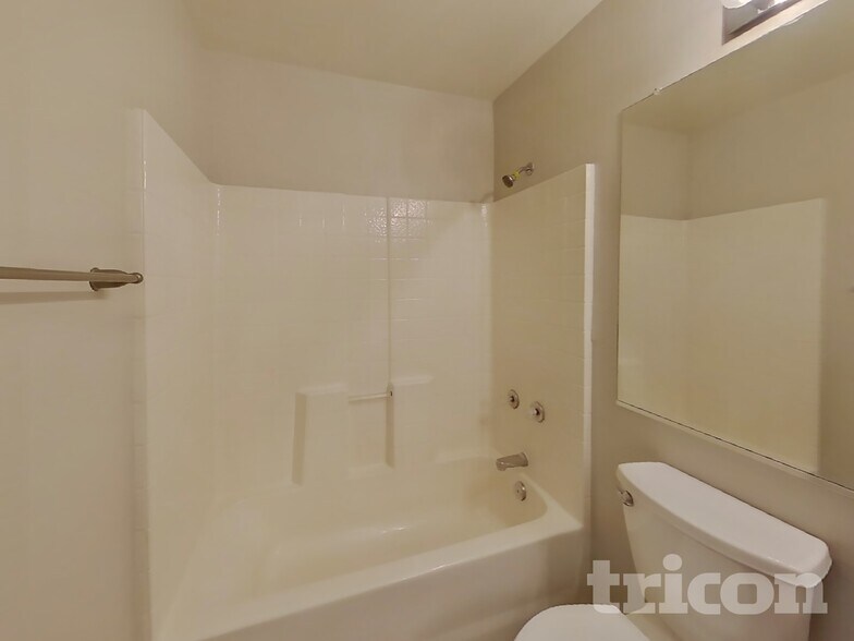 Building Photo - 12425 N 42nd Dr