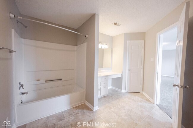 Building Photo - 7623 Hollow Reed Ct